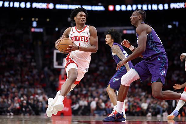 后场新星根本不适合打控卫,结果火箭竟然还不引进一名组织者?