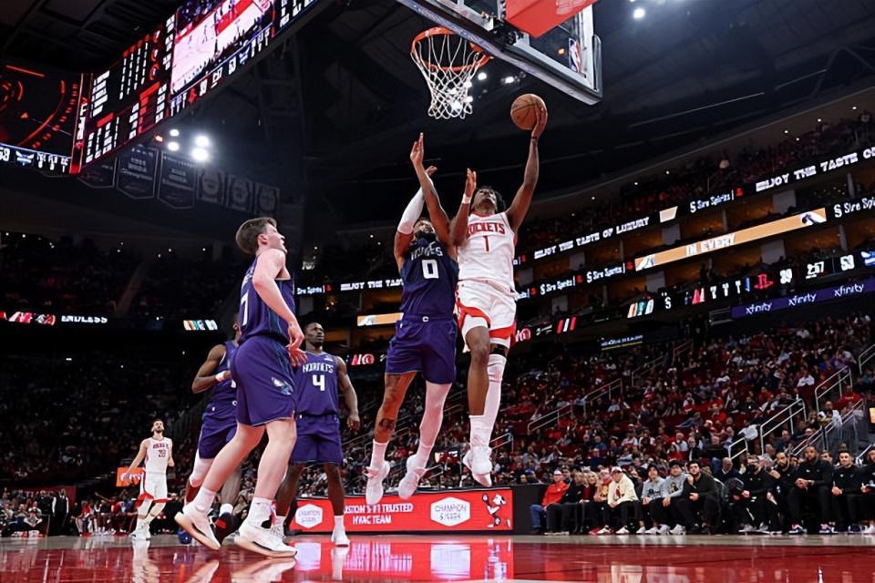 后场新星根本不适合打控卫,结果火箭竟然还不引进一名组织者?