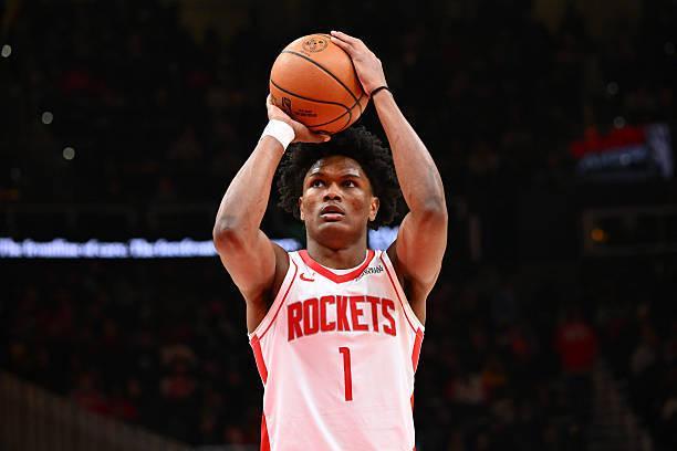 后场新星根本不适合打控卫,结果火箭竟然还不引进一名组织者?