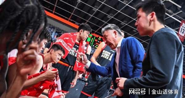 开云app-不贪功！率队击败2支争冠热门球队，28岁锋卫，赛后盛赞自己主帅