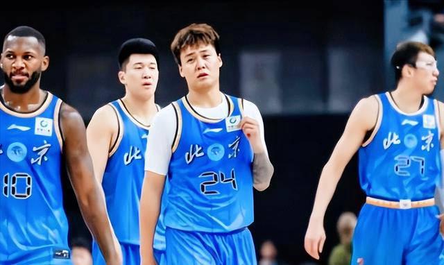 开云app-9连胜！谁能终结上海男篮连胜步伐？未来8天，有4场恶仗等着他们